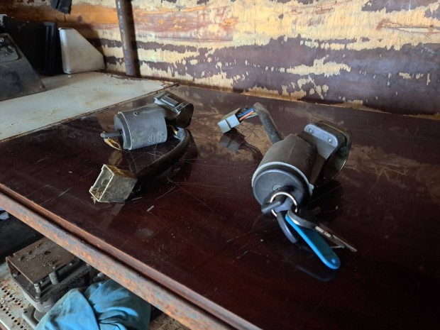 Elad Ikarus gyjtskapcsol gyjts vilgts kapcsol