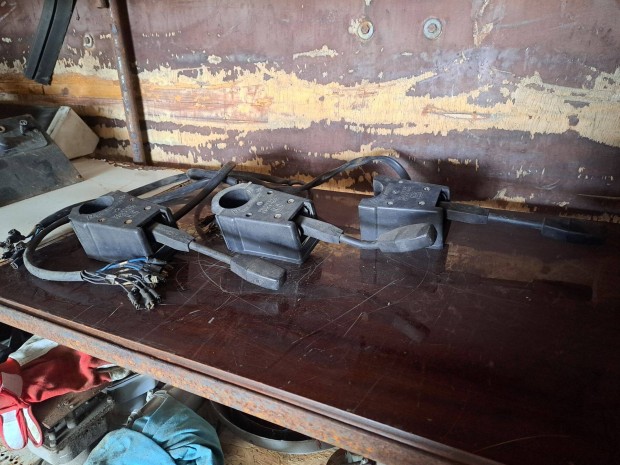 Elad Ikarus irnyjelz kapcsol kormnykapcsol