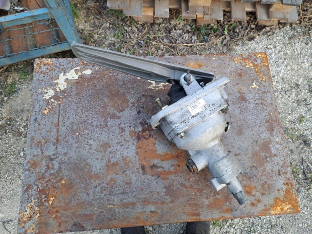 Elad Ikarus kuplung pedl szelep tapos