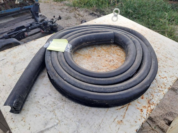 Elad Ikarus oldals ablak gumikder gumi kder