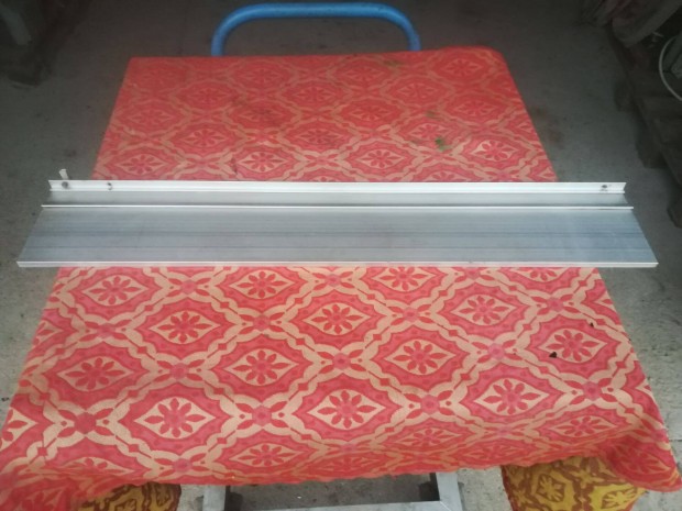 Elad Ikarus oldals ablakra szerelhet tblatart