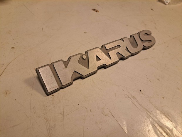 Eladó Ikarus újfajta márkajelzés logo felirat kiváló állapotban