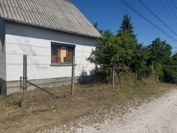 Elad� Ingatlan L�batlan