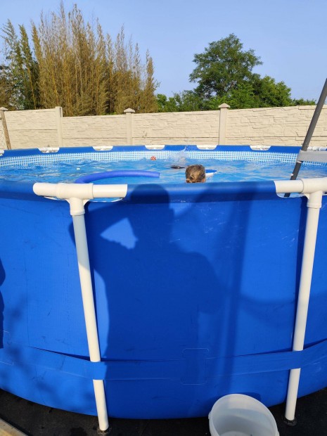 Elad� Intex 4,6 m f�mv�zas k�r medence szett homoksz�r�vel + l�tr�val