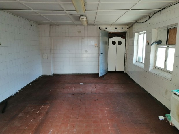 Elad� Ipari, B�k�scsaba 14.000.000 Ft