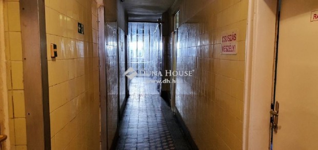 Elad� Ipari, B�k�scsaba