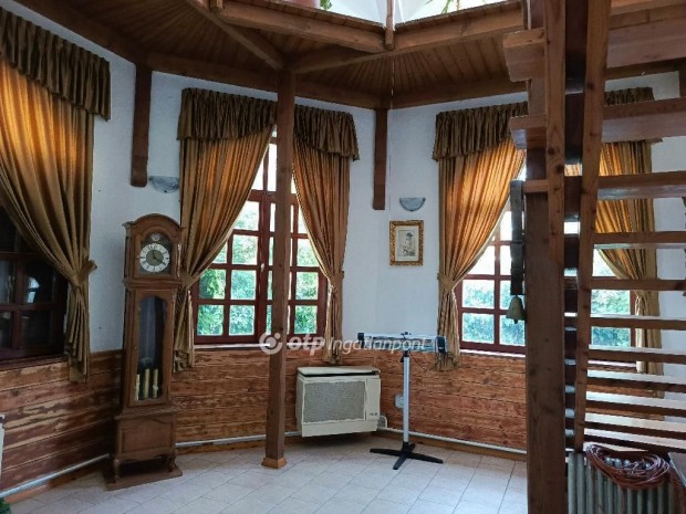 Elad� Ipari ter�let, Gy�rasszonyfa