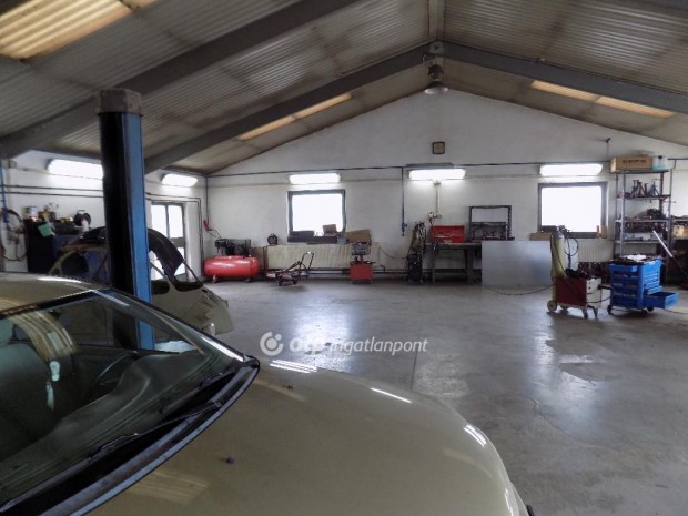 Elad� Ipari ter�let, P�pa