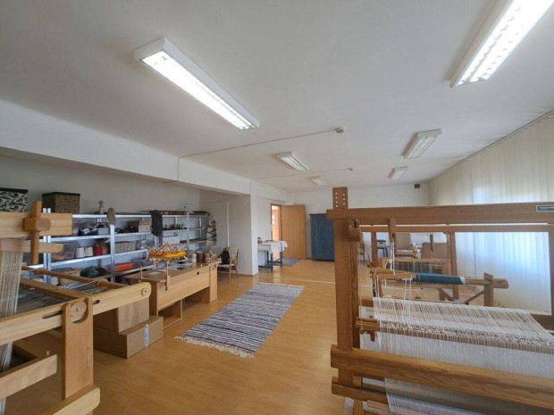 Elad� Irodah�z, 87%-os kihaszn�lts�ggal, b�rl�kkel