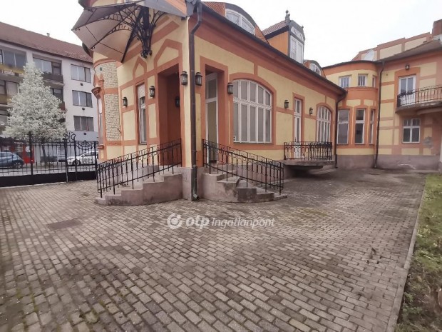 Eladó Irodaház, Békéscsaba