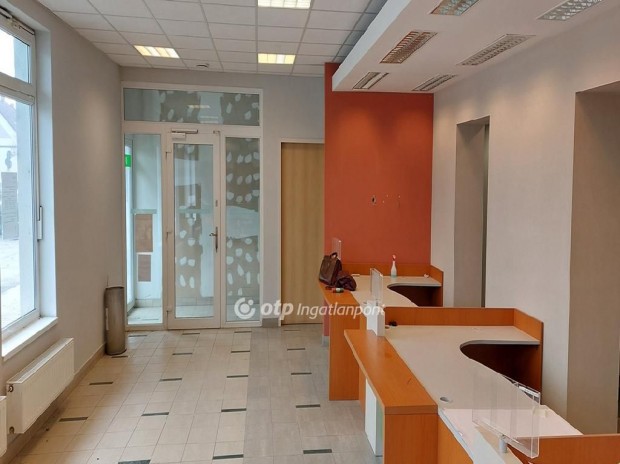 Elad� Irodah�z, Letenye