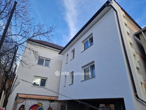 Elad� Irodah�z, Sopron