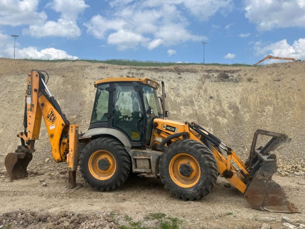 Eladó JCB 4CX kombigép