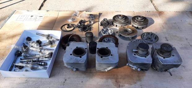 Elad� Jawa 350 / 638 alkatr�szek egyben