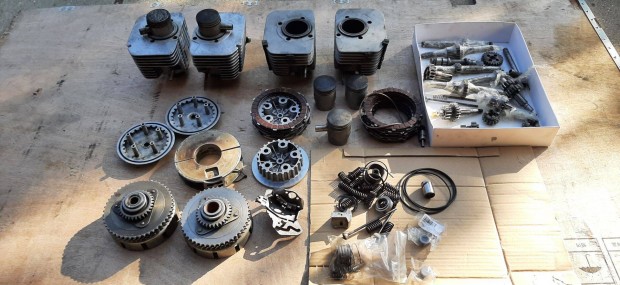 Elad Jawa 350 / 638 alkatrszek egyben !