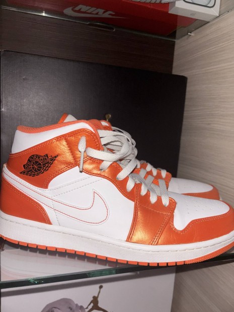 Elad Jordan 1 Mid SE "Electro Orange"