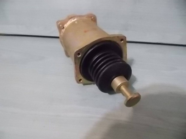 Elad� KAMAZ �nindit� m�gneskapcsol� �j