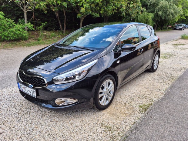 Eladó KIA Ceed 1,4 Cvvt Limitált Premium +Navi