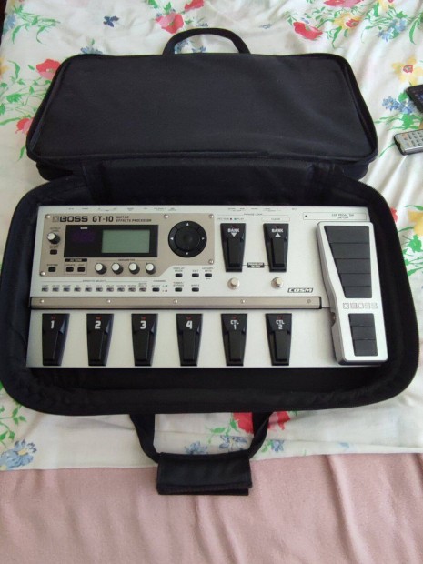 Eladó Karcmentes BOSS GT 10 , Tokkal