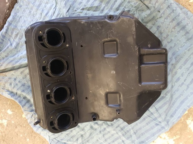 Elad� Kawasaki zx9r 1999 alkatr�szek