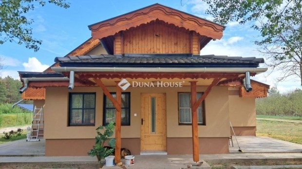 Elad� Kecskem�t k�zvetlen k�zel�ben 2 rendbeli h�z