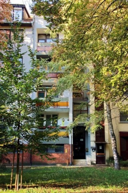 Eladó Kecskeméten a Gyenes téren, erkélyes, 3 szoba + nappalis lakás,