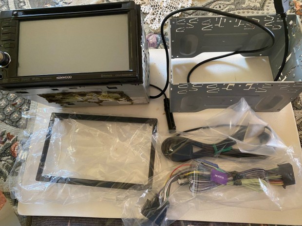 Eladó Kenwood Dnx5220 BT multimédiás egység