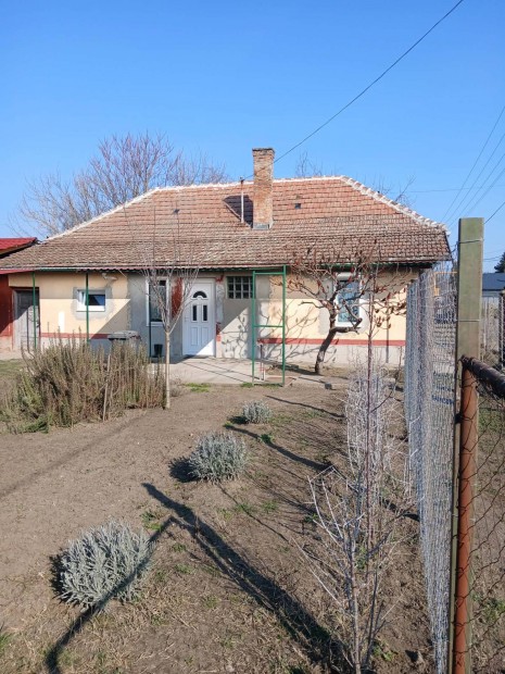 Elad� Kertes H�z Tiszaf�ldv�r