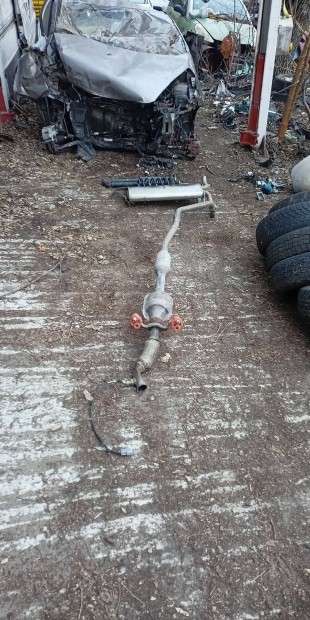 Elad� Kia Picanto 1.0 kataliz�tor (fels� / als�)