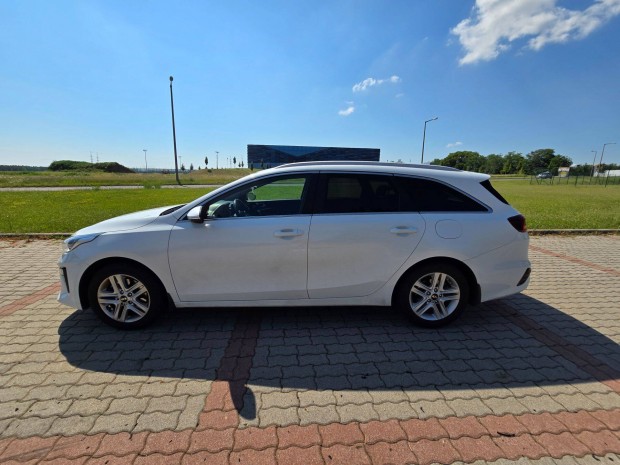 Elad Kia ceed SW Gold