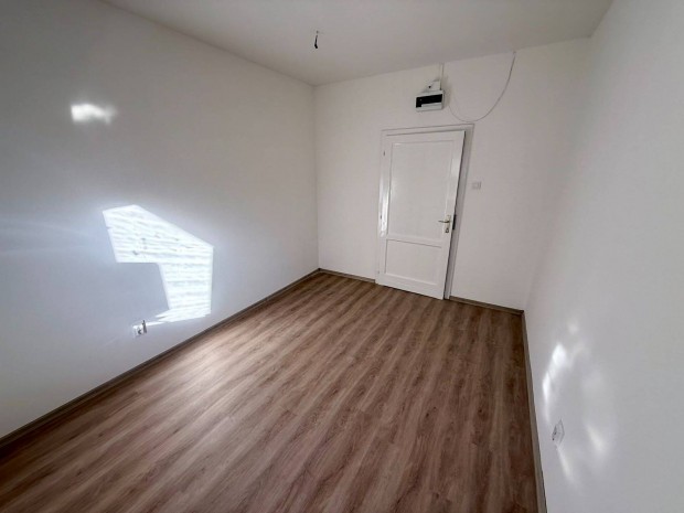 Elad�/Kiad� iroda/�zlethelyis�g Szeksz�rd belv�ros