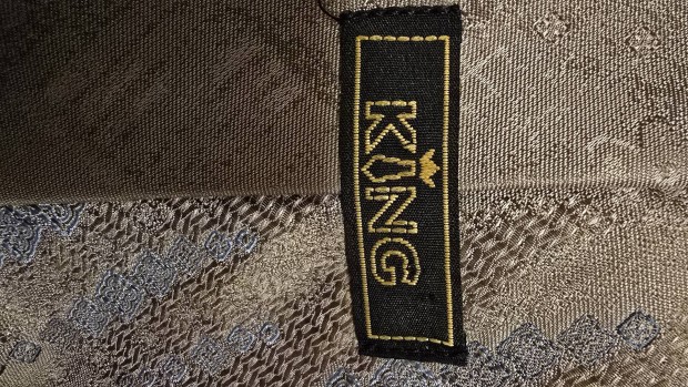 Elad� King Nyakkend�