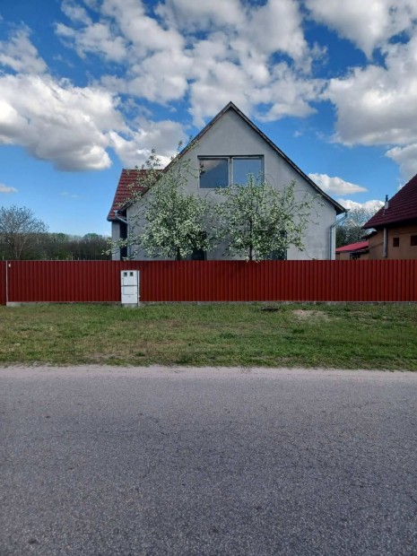 Elad Kiskrs kertvrosi rszn 155m2-es csaldi hz tulajdonostl