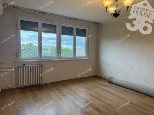 Eladó Kiskunfélegyházán egy 2 szobás lakás a Petőfi Lakótelepen!