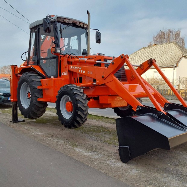 Elad� Komatsu Fai kombig�p !