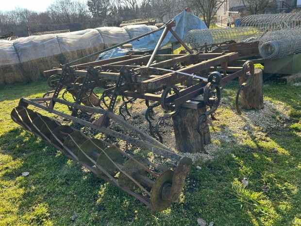 Elad� Kombin�tor