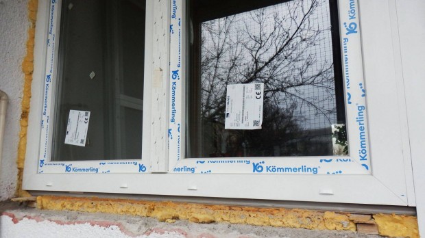 Eladó Kömmerling kétszárnyú fehér műanyag ablak 1385 x 1610 mm