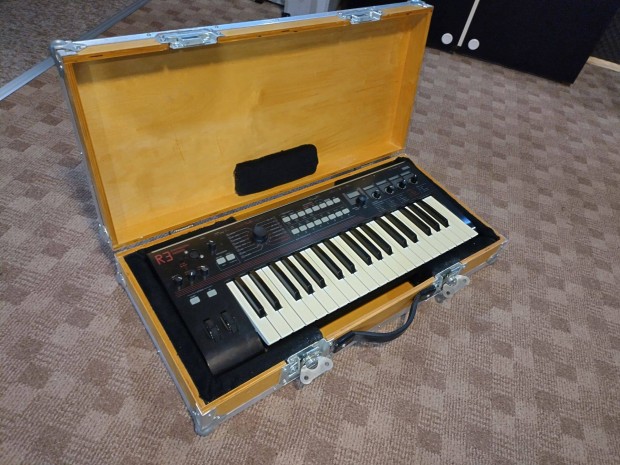 Elad Korg R3 Vocoder kemnytokkal