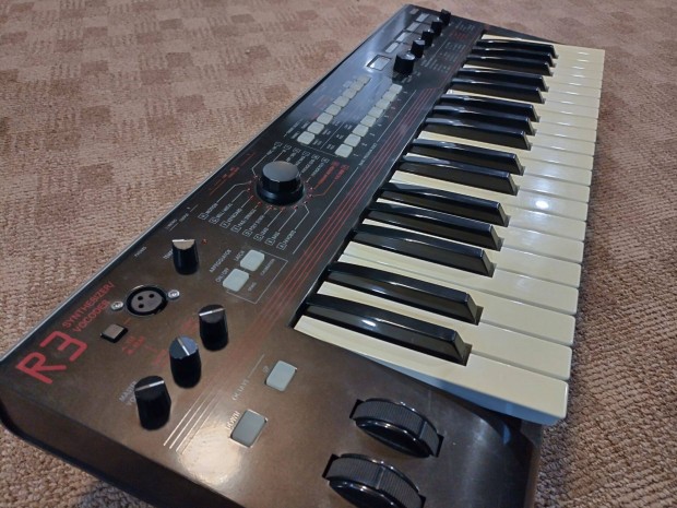 Elad Korg R3 Vocoder kemnytokkal