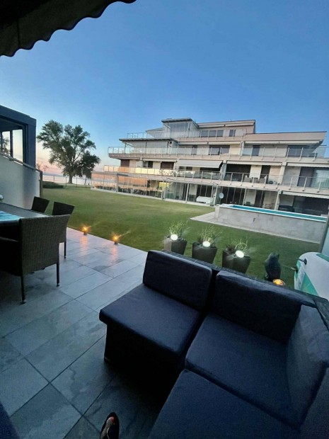 Elad� K�zvetlen V�zparti F�ldszinti, Panor�m�s Lak�s Si�fok Ez�stpart