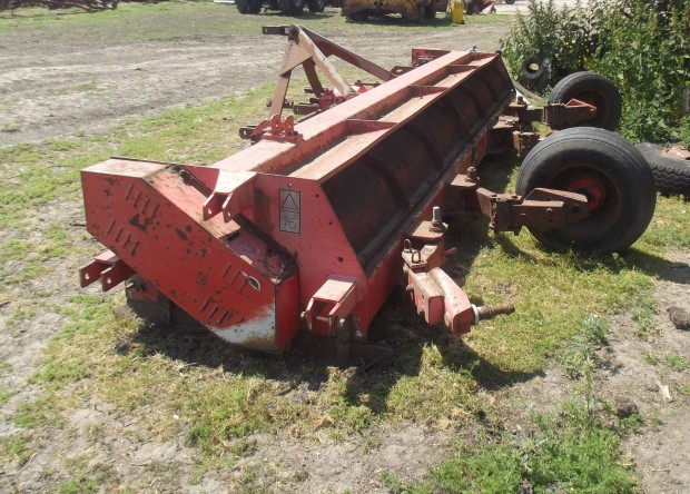 Elad� Kuhn 4.5 m-es v�zszintes tengely� sz�rz�z�