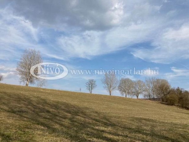 Elad� K�lter�leti telek Kapolcs