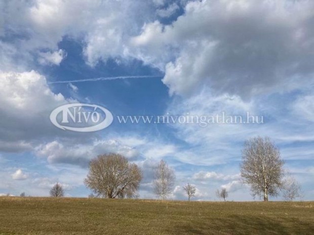 Elad� K�lter�leti telek Kapolcs