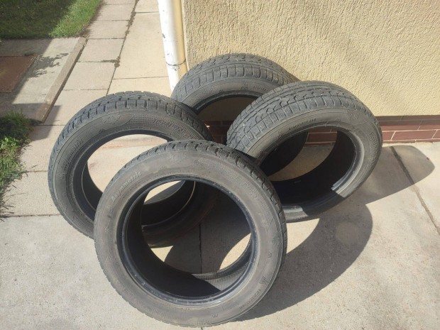 Eladó Kumho 215/60R17 téligumi