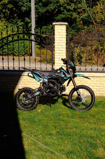 Eladó Kxd 609 panther cross motor