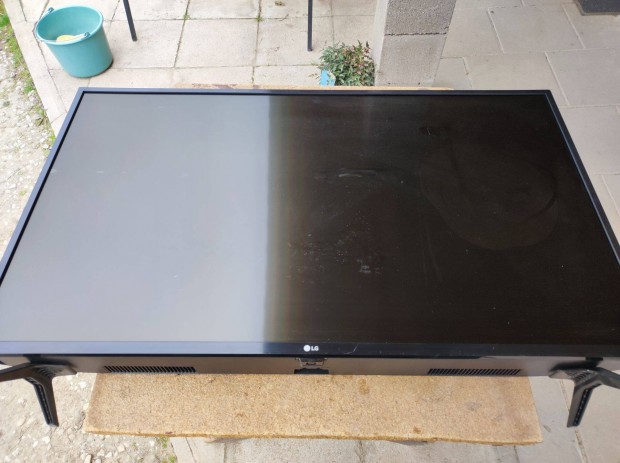 Elad LCD Tv alkatrsznek