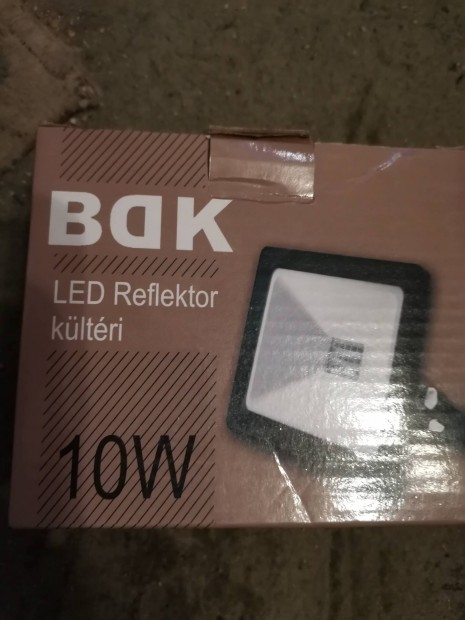 Elad LED reflektor 4 db