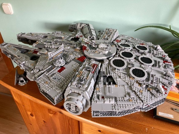 Elad LEGO 75192 Star Wars Millenium Falcon UCS kszlet