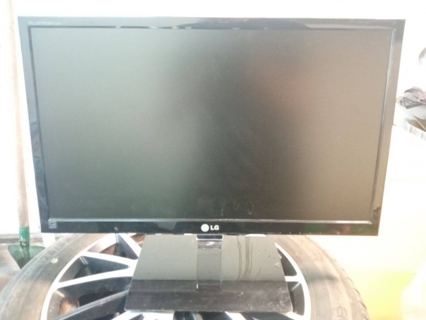 Elad LG E2260 LCD monitor, 1920x1080
