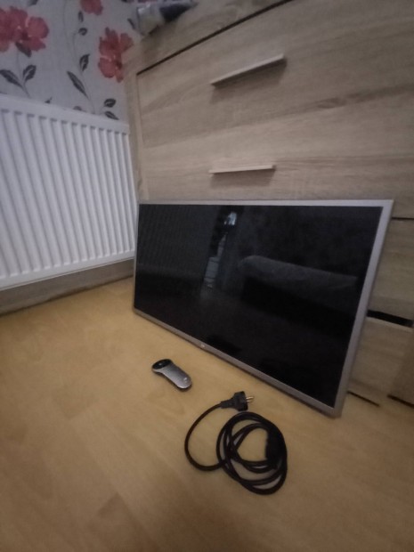 Elad LG smart led tv 82 cm kis hibval